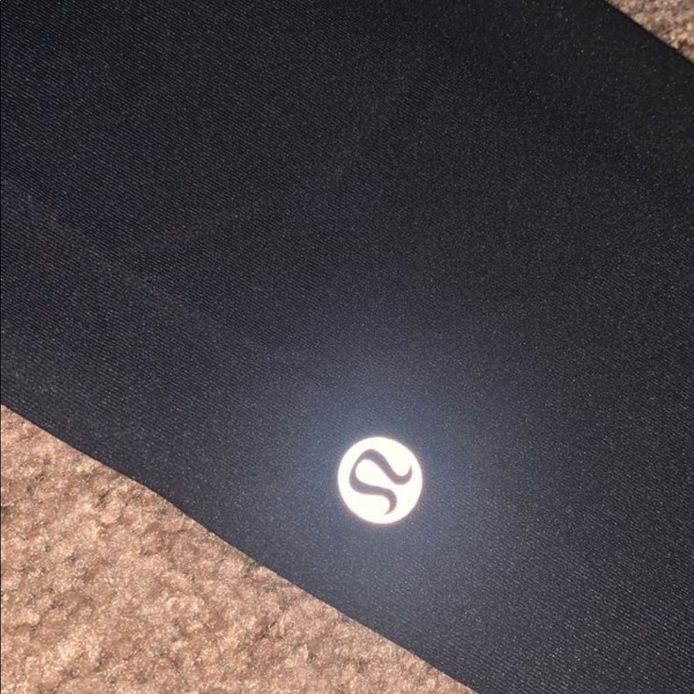 Lululemon size 2 leggings.